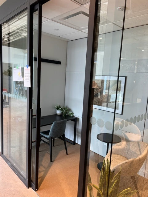 Open-plan multi-office installation, Ontario